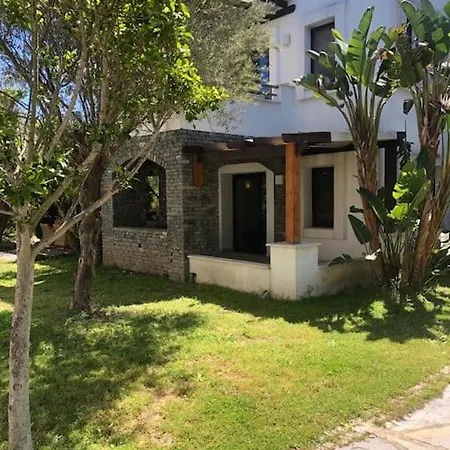2br With Olympic Pool In Turkbuku בודרום